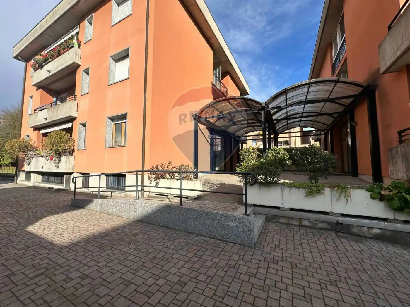 Trilocale via Fratelli De Grandi 19, Bizzozzero, Varese - foto 2