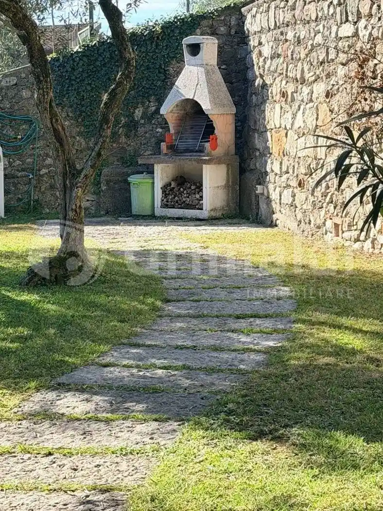 Bilocale frazione Morgnaga via Filippini, 1, Centro, Gardone Riviera - foto 2