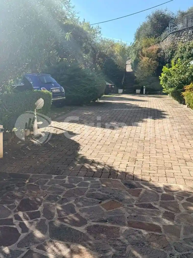 Bilocale frazione Morgnaga via Filippini, 1, Centro, Gardone Riviera - foto 4