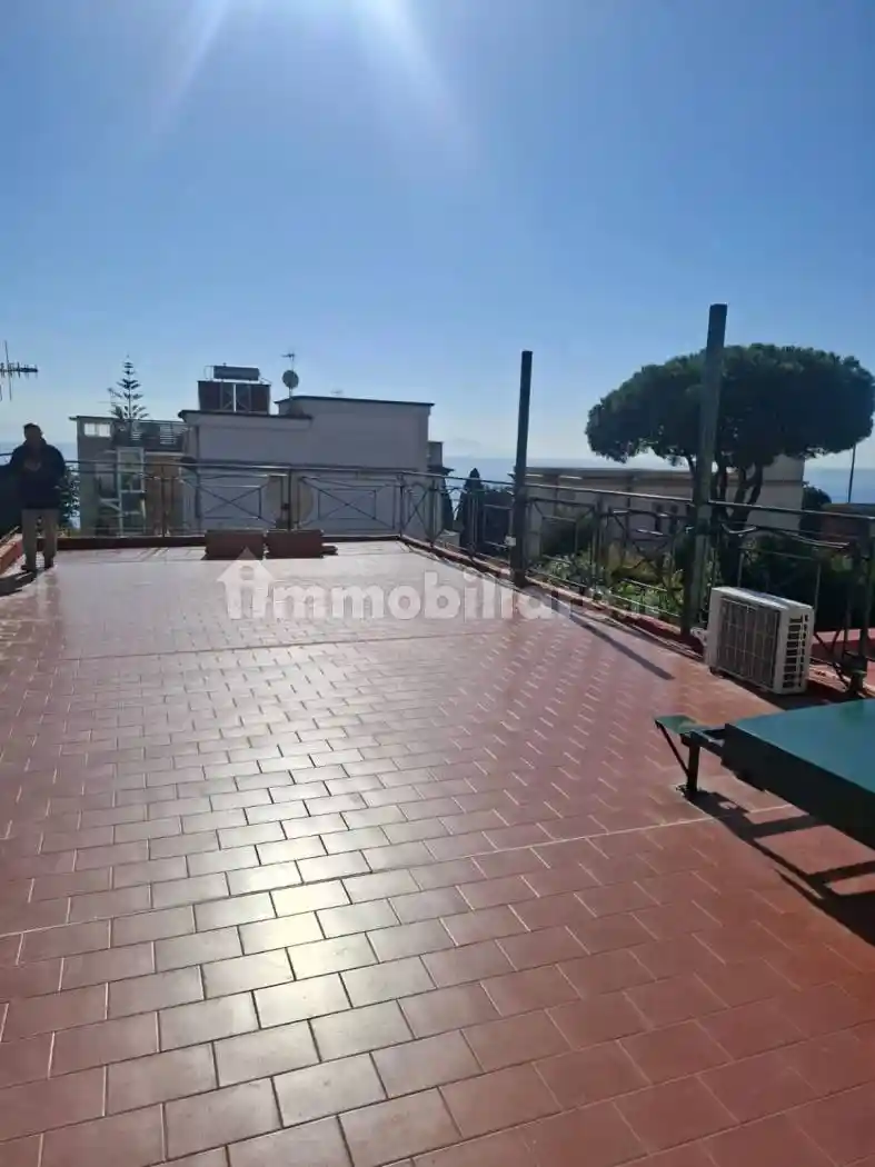 Appartamento in affitto a Napoli