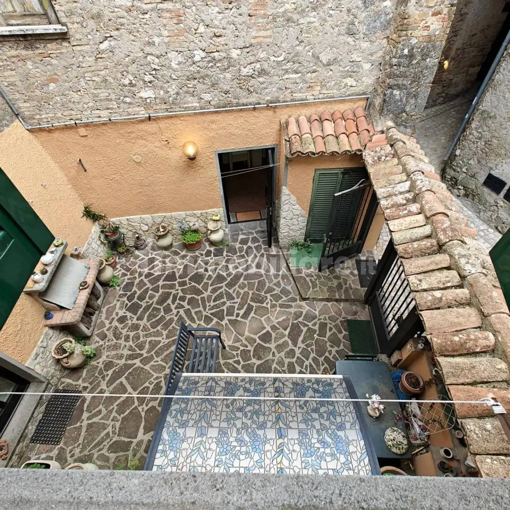 Appartamento in vendita a Calvi dell'Umbria