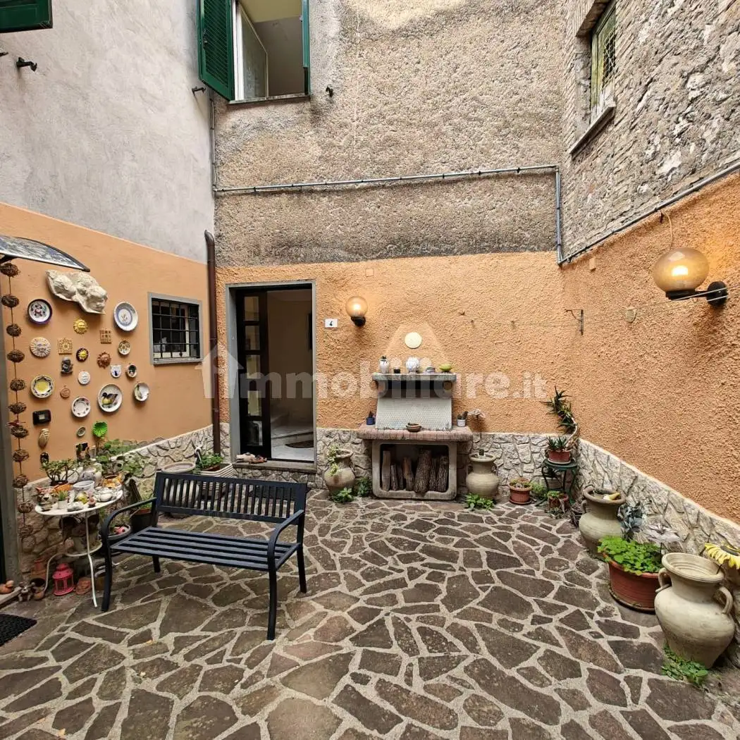 Trilocale vicolo Menichelli 4, Centro, Calvi dell'Umbria - foto 3