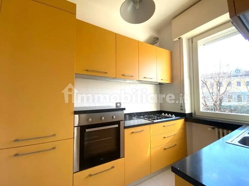 Quadrilocale piazza Luigi Einaudi 11, Desenzano Centro, Desenzano del Garda - foto 3