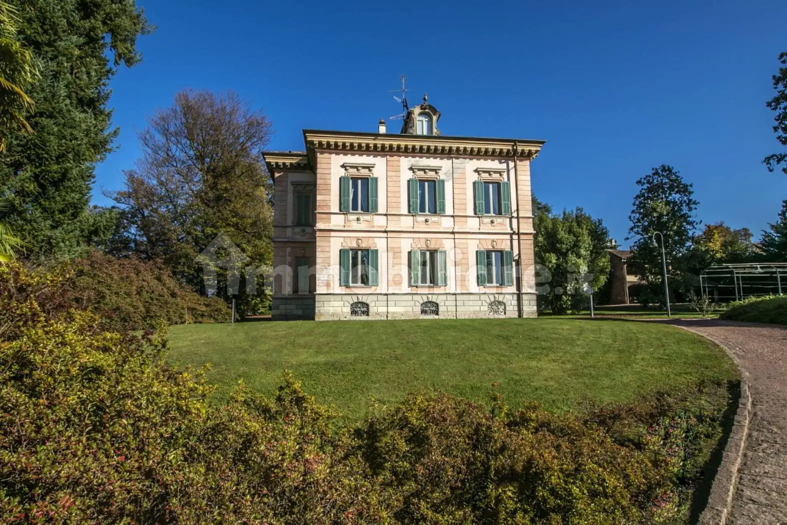 Villa in vendita a Albiolo