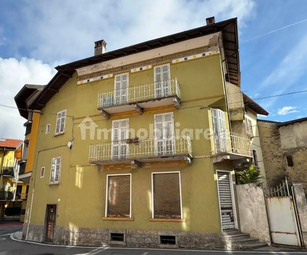 Casa indipendente in vendita a Massino Visconti