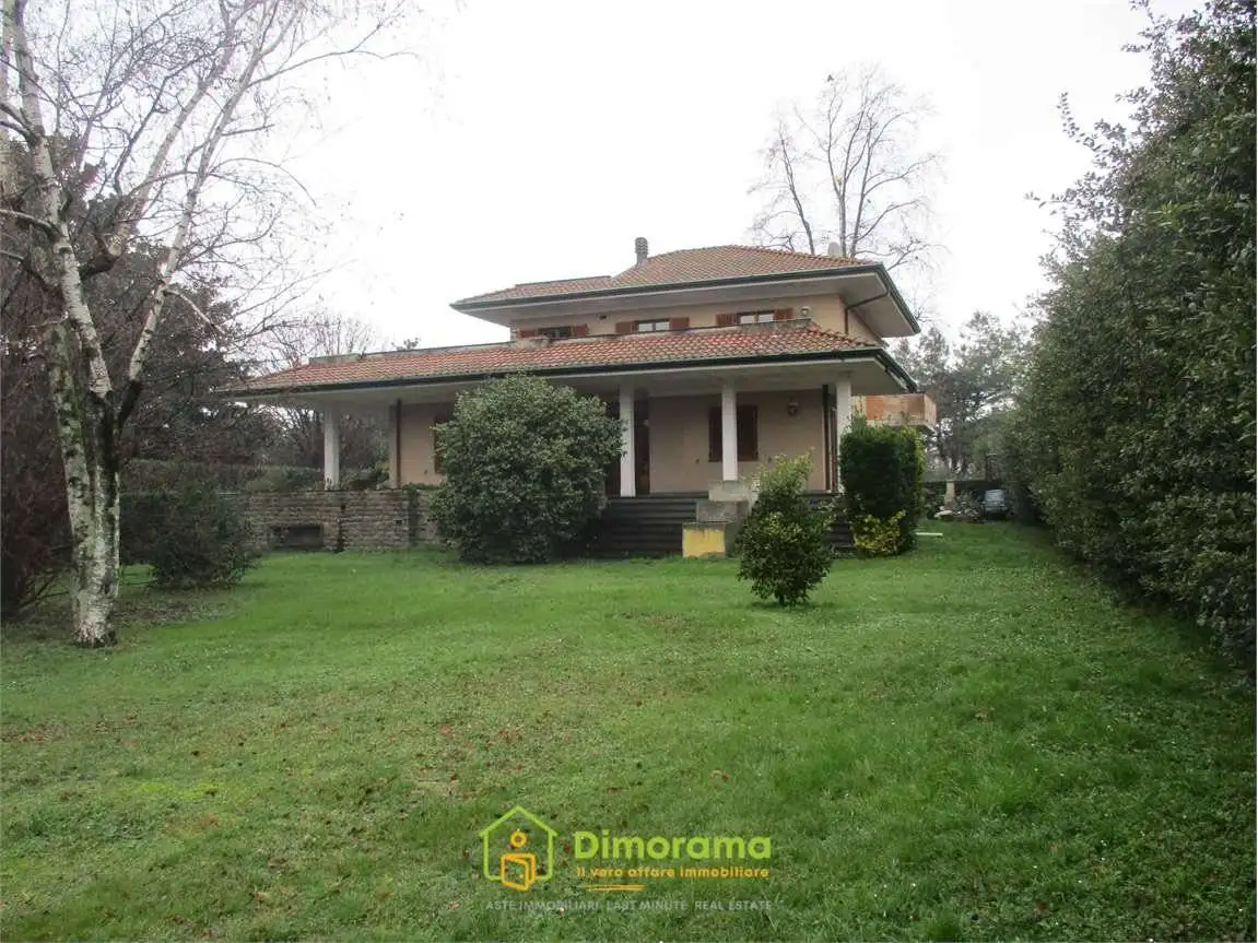 Villetta a schiera in asta a Montignoso