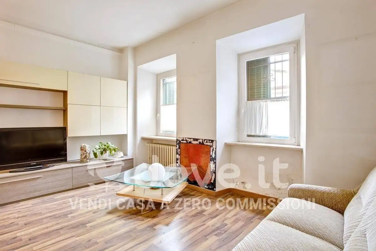 Appartamento in vendita a Cadegliano-Viconago