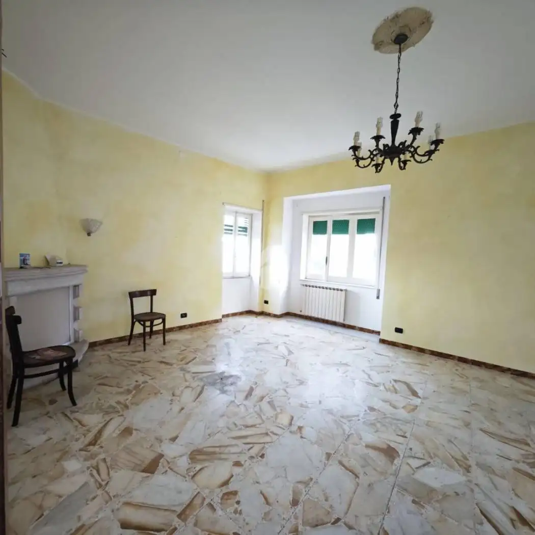 Palazzo - Edificio in vendita a Santi Cosma e Damiano