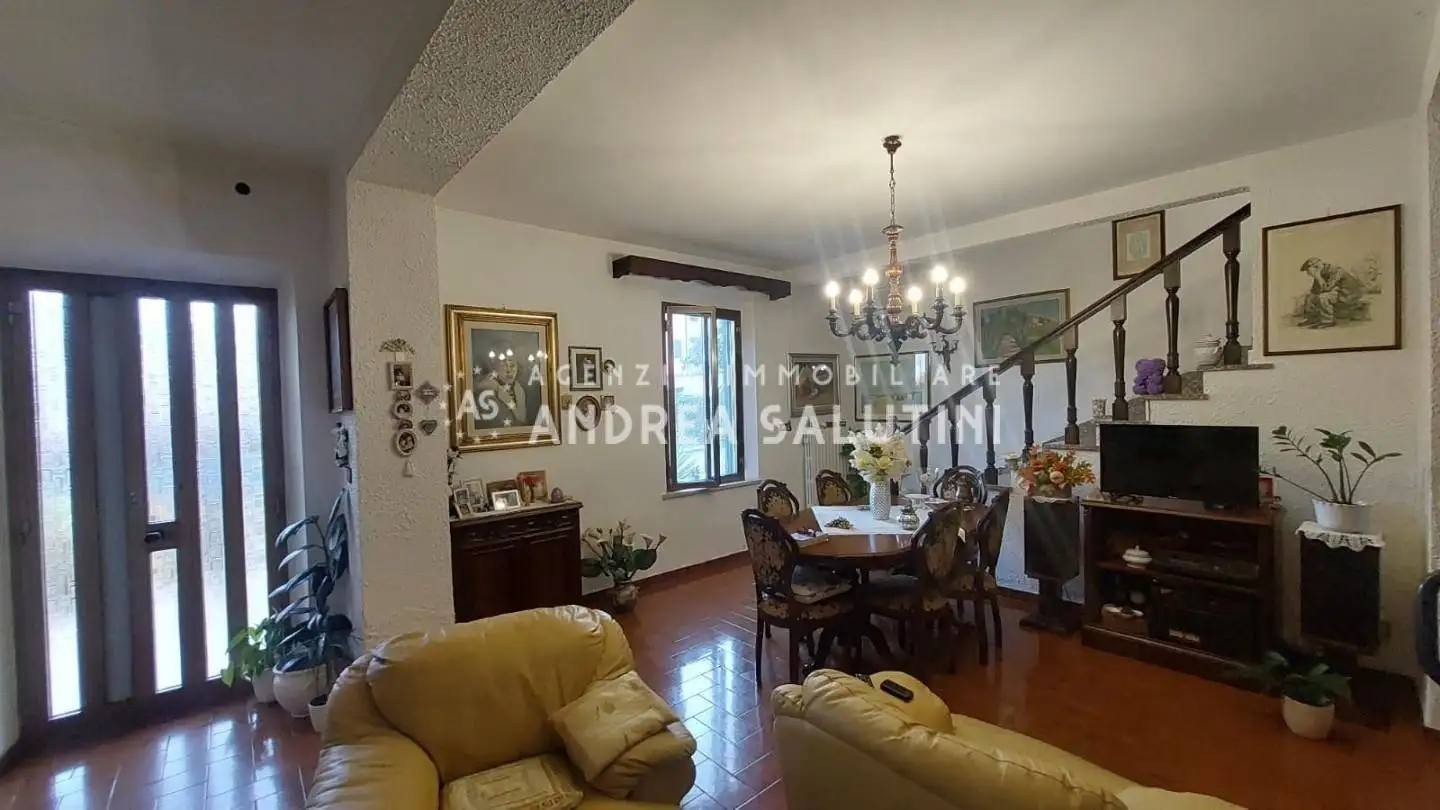 Villa in vendita a Buti