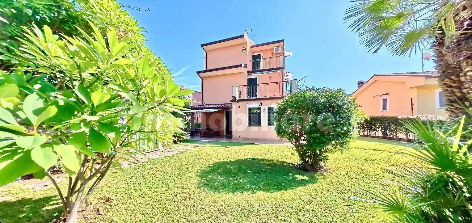 Villa in vendita a Aci Castello