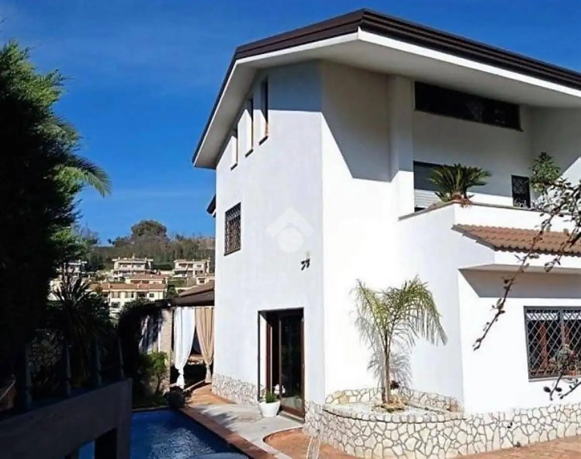 Villa in vendita a Castrolibero