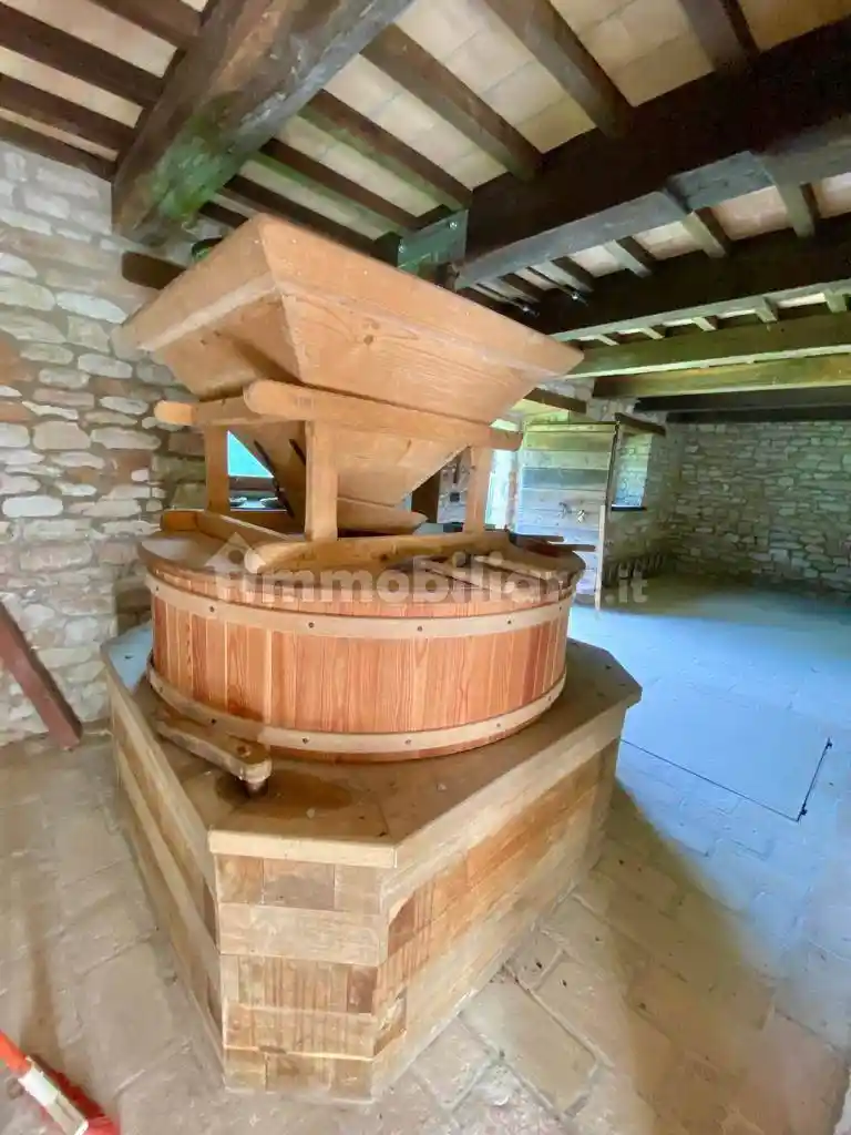 Rustico - Casale in vendita a Urbino