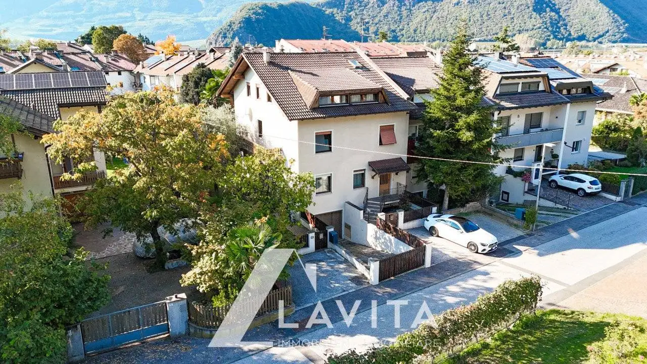 Villa in vendita a Ora