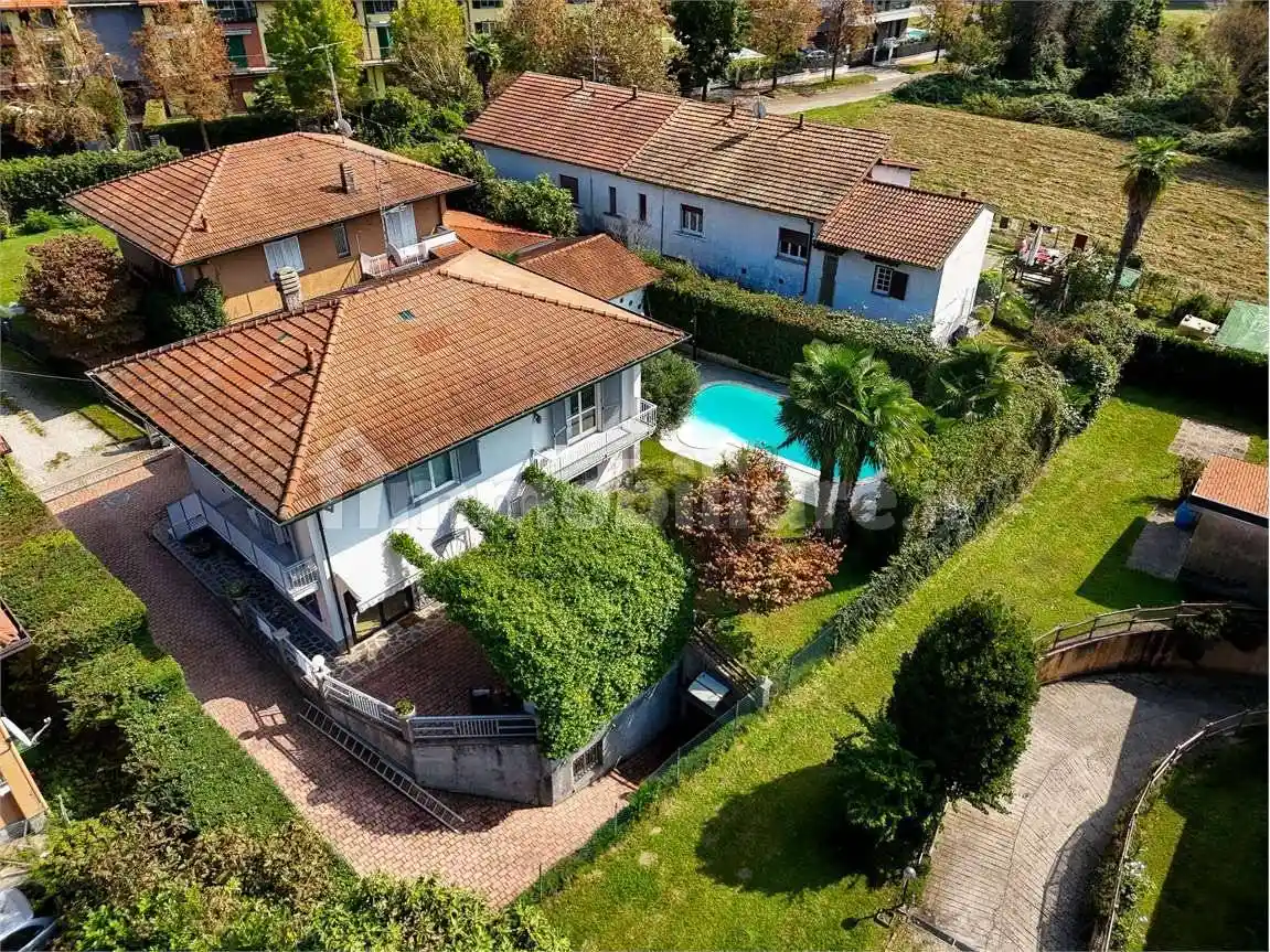 Villa in vendita a Sesto Calende