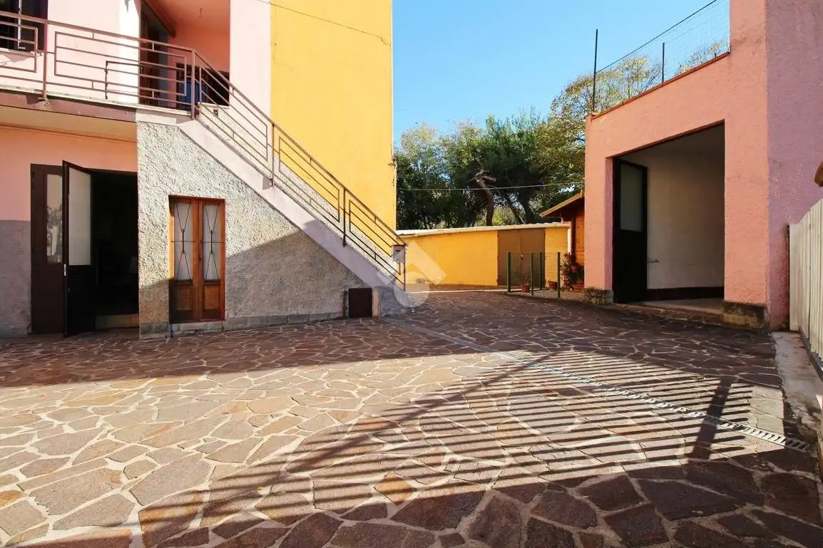 Casa indipendente in vendita a Prato