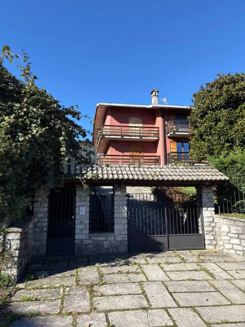 Appartamento in vendita a Rezzago