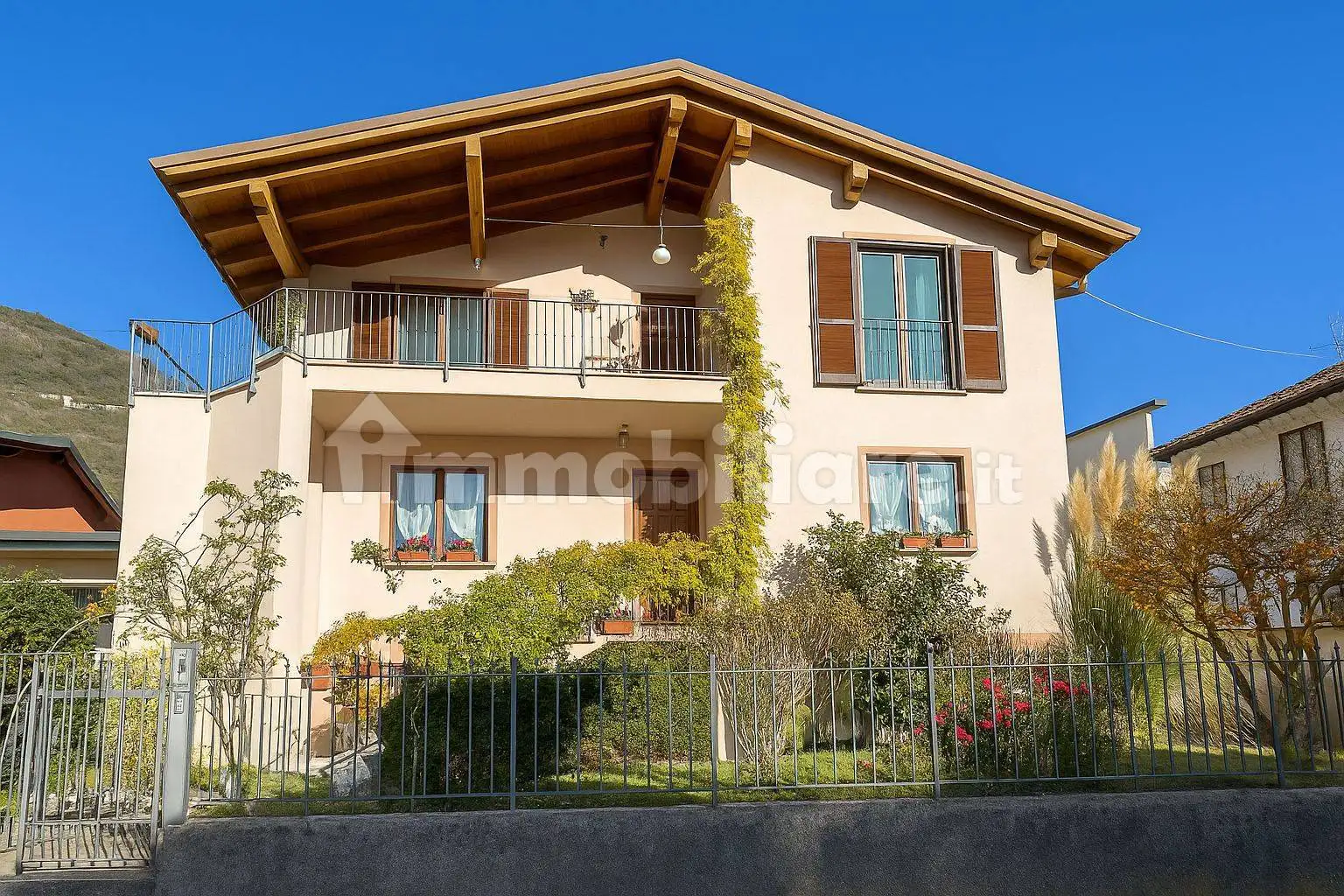 Villa in vendita a Gravedona ed Uniti