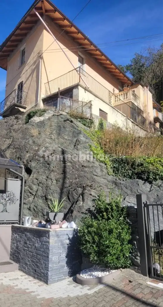 Villa unifamiliare via Duca d'Aosta, Centro, Verrès - foto 3