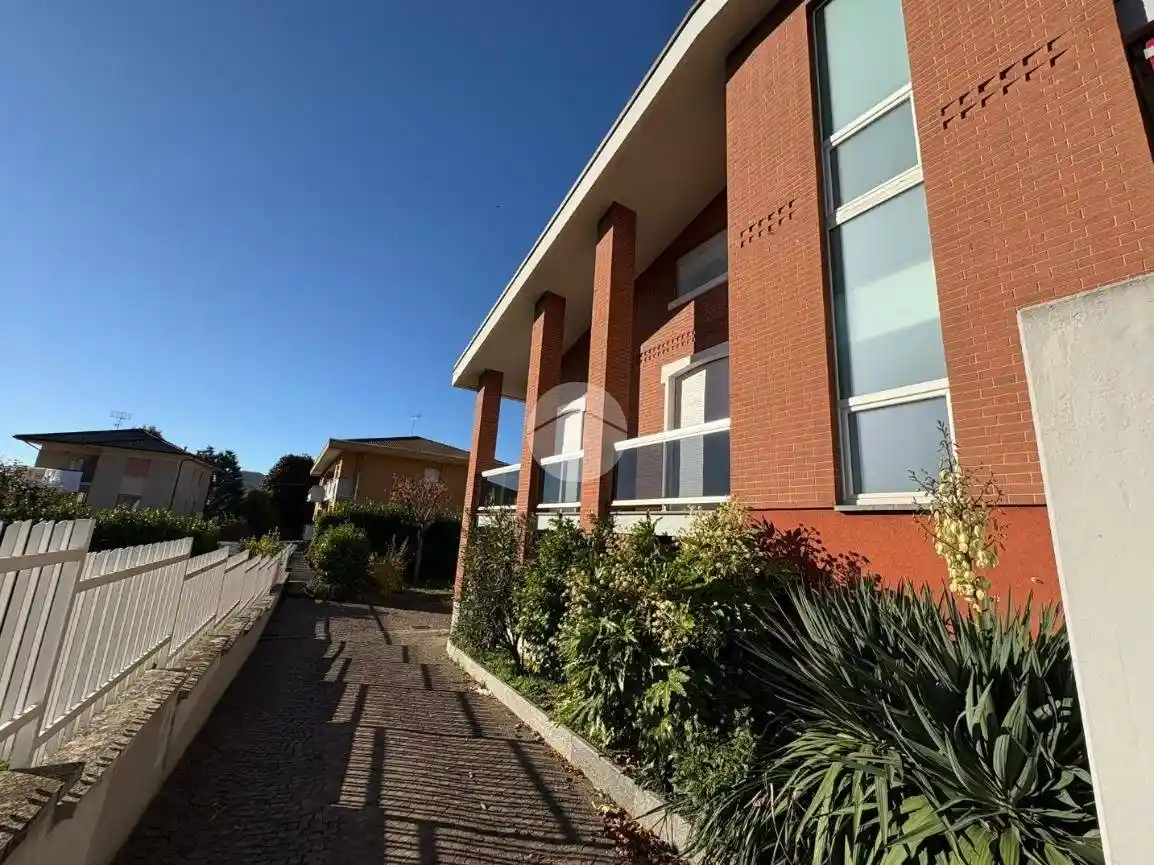 Appartamento via Silvio Pellico 4, Centro, Cuorgnè - foto 2