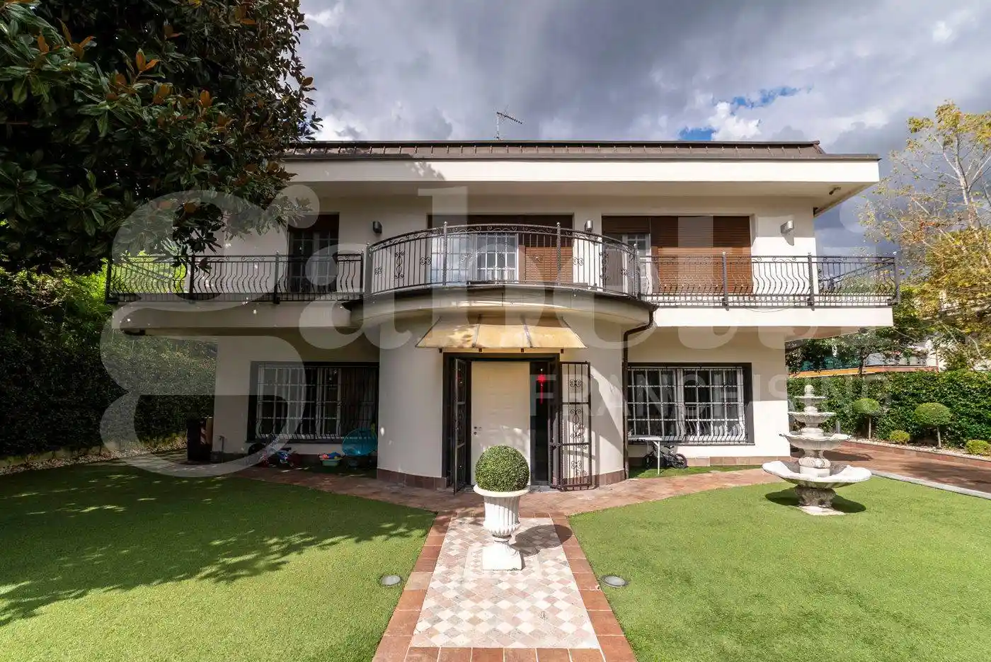 Villa in vendita a Trezzano sul Naviglio