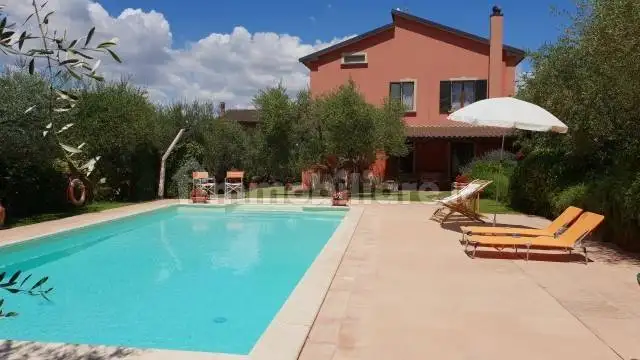 Villa in vendita a Castiglione del Lago