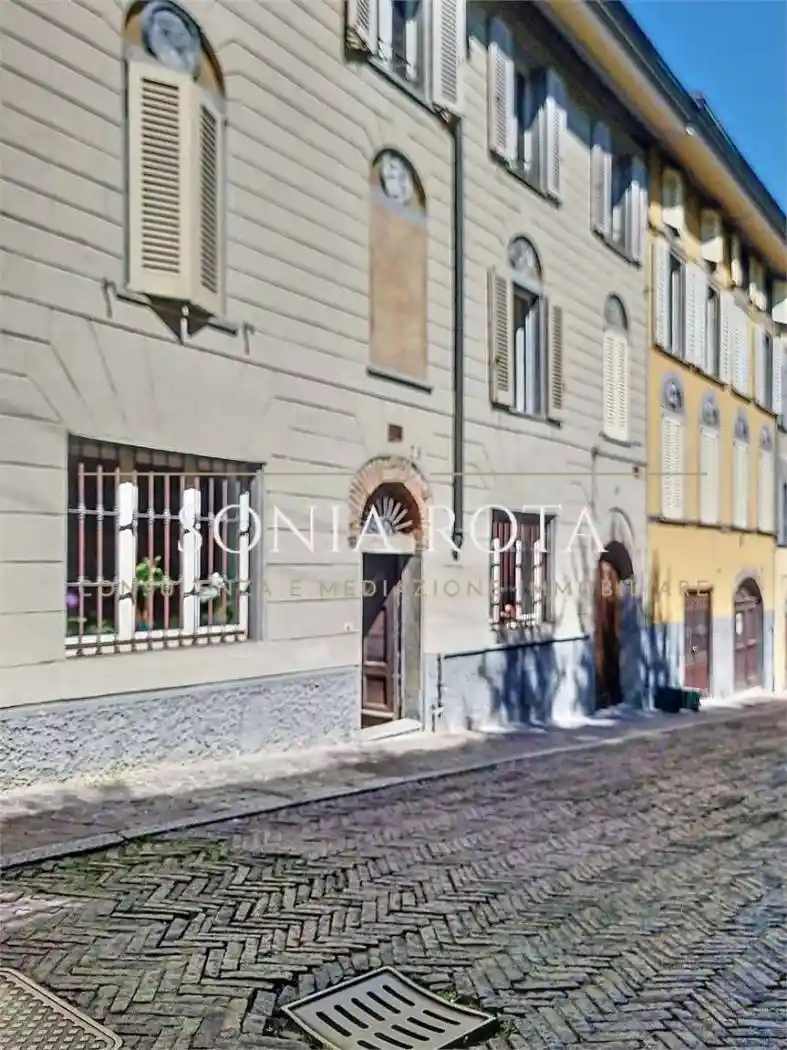 Quadrilocale via San Lorenzo , 28, Città Alta, Bergamo - foto 2