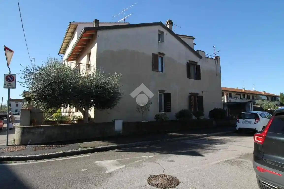 Casa indipendente in vendita a Prato