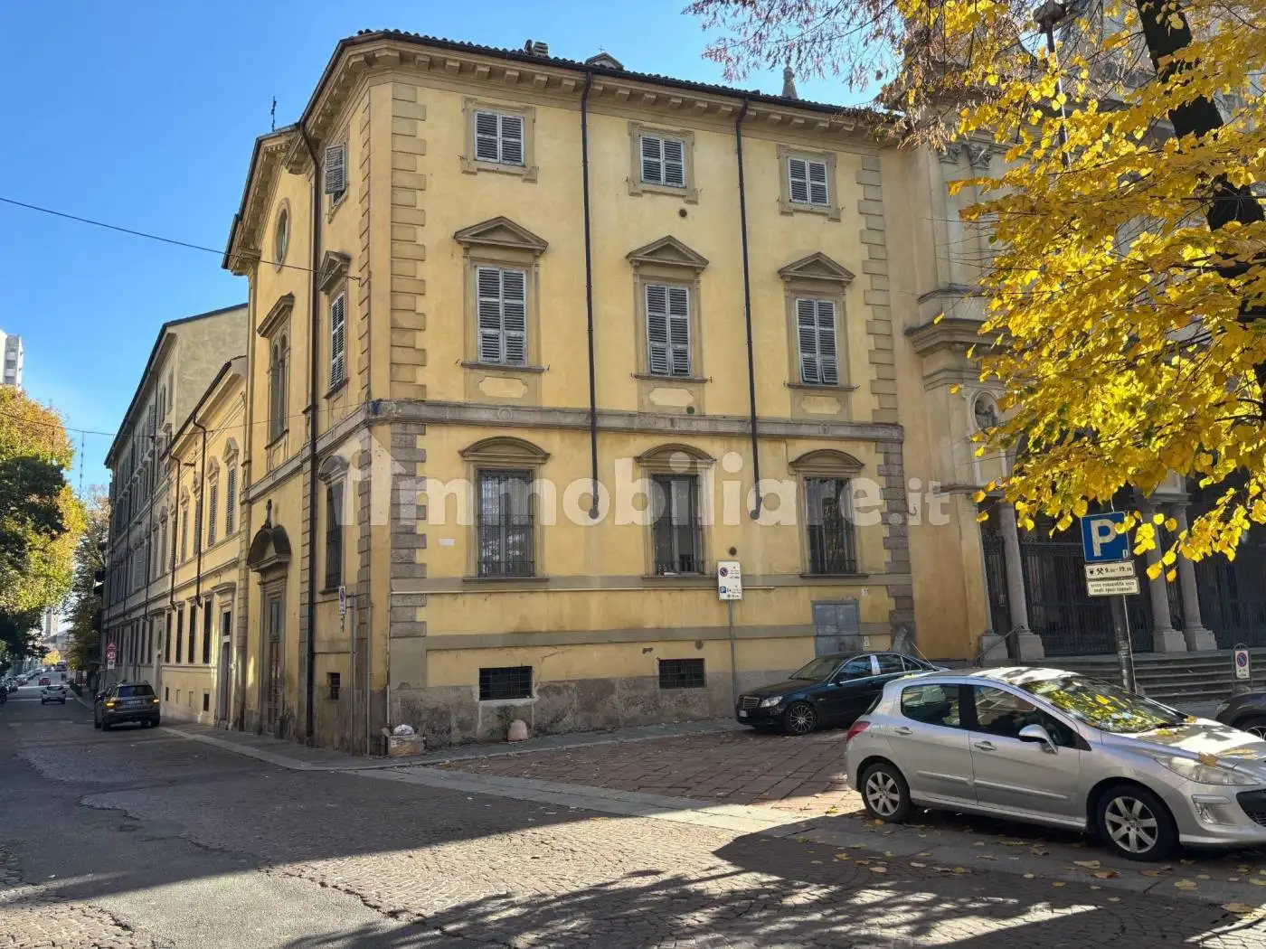 Palazzo - Edificio in vendita a Piacenza