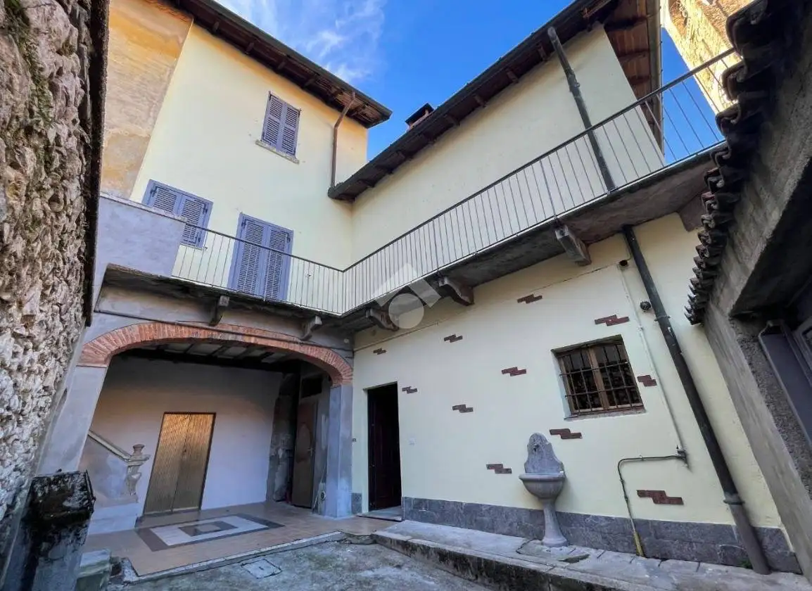 Terratetto unifamiliare piazza San Vittore 4, Centro, Arcisate - foto 2