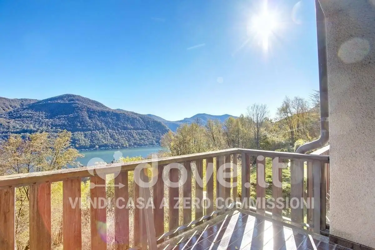 Villetta a schiera in vendita a Brusimpiano