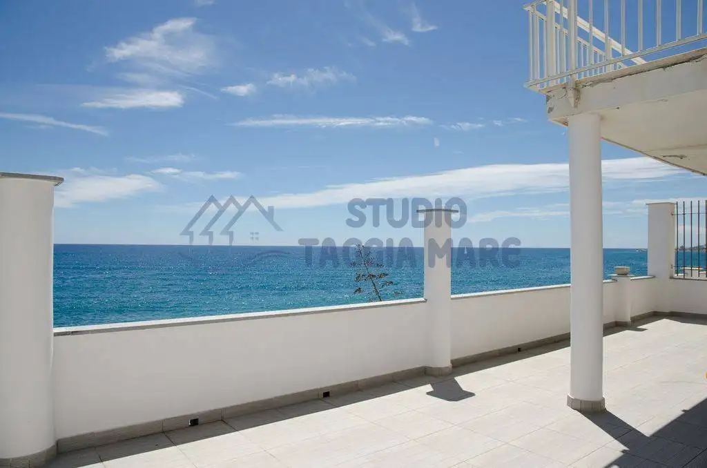 Appartamento Strada Statale 1, Piani Ciapin, Cipressa - foto 2