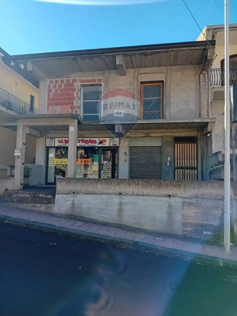 Casa indipendente in vendita a Castel di Iudica