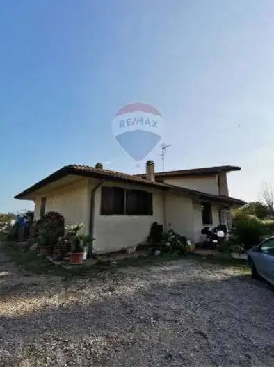 Villa in asta a Pontinia