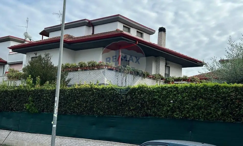 Villa in asta a Latina