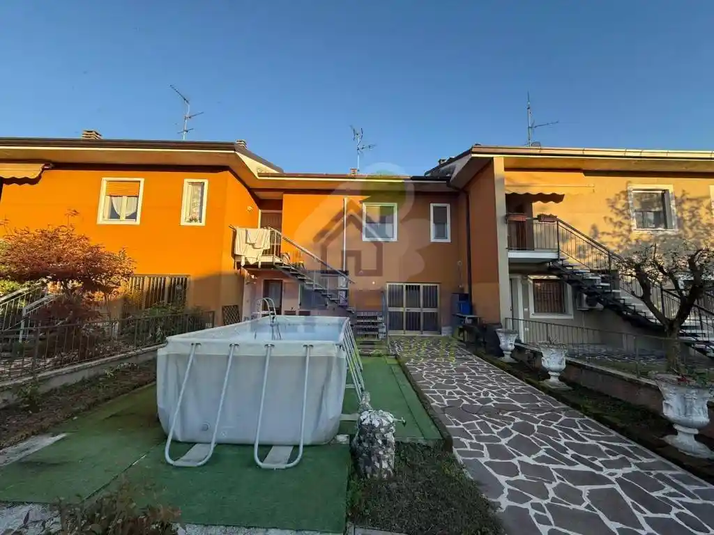 Villa a schiera via Martiri Di piazza Della Loggia, Centro, Manerbio - foto 2