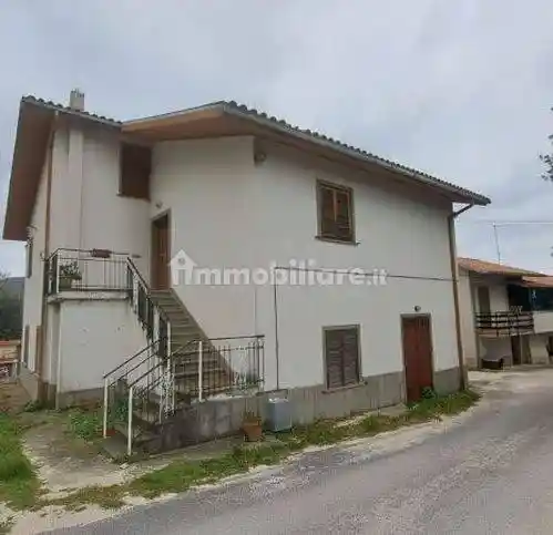 Villa in asta a Mompeo