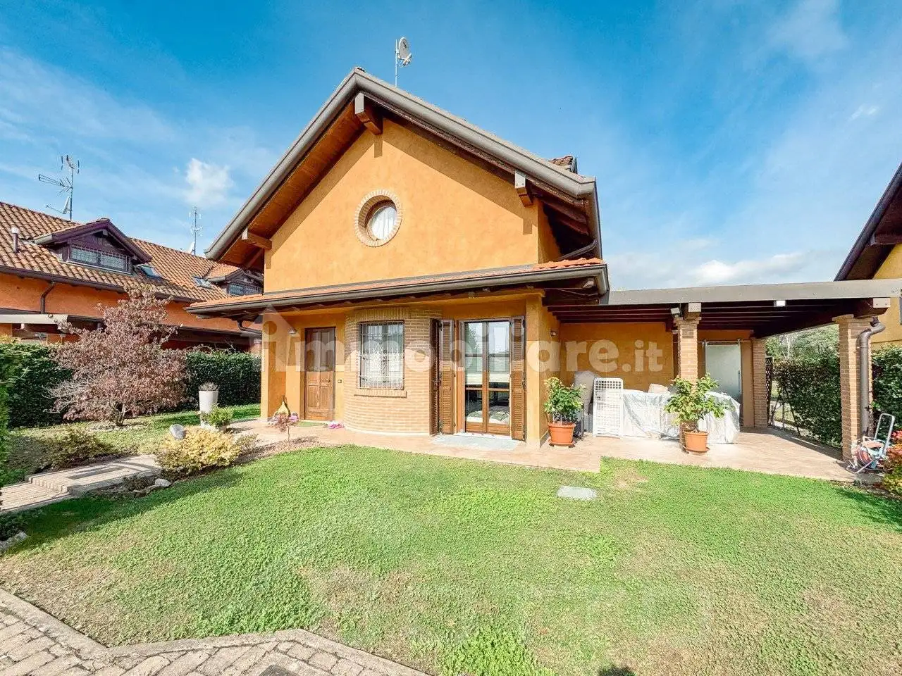 Villa in vendita a Cureggio