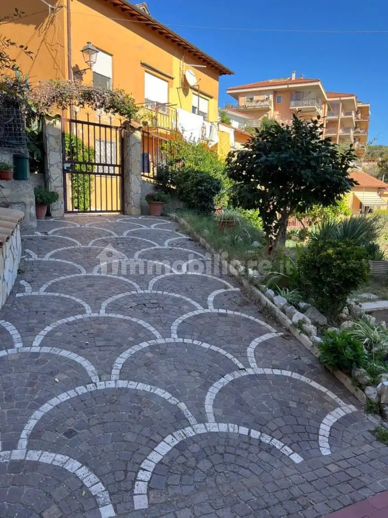 Appartamento in vendita a Grottaferrata