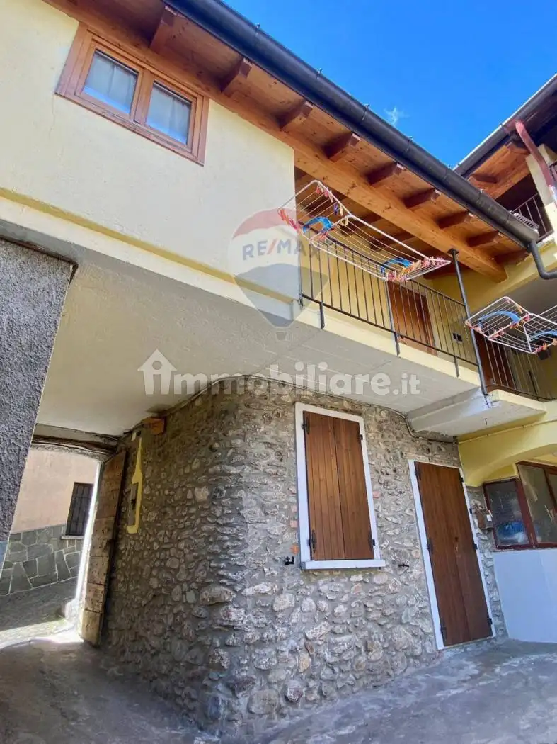 Casa indipendente in vendita a Taceno