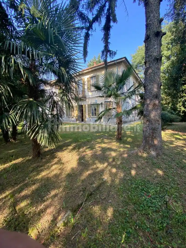 Villa in vendita a Gorla Minore