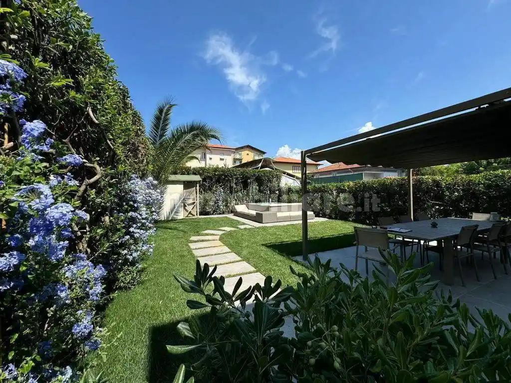 Villa in vendita a Pietrasanta