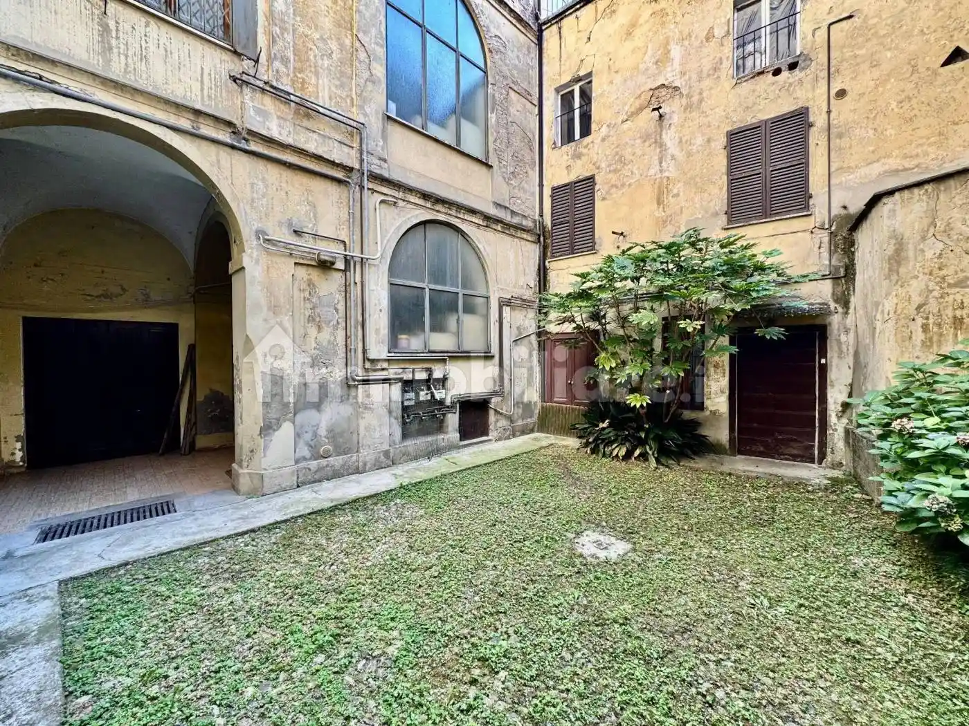 Palazzo - Edificio in vendita a Piacenza