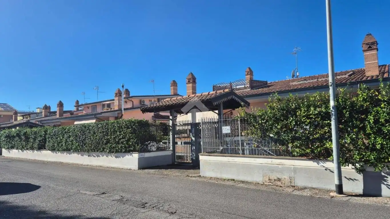 Villa plurifamiliare in vendita a Roma