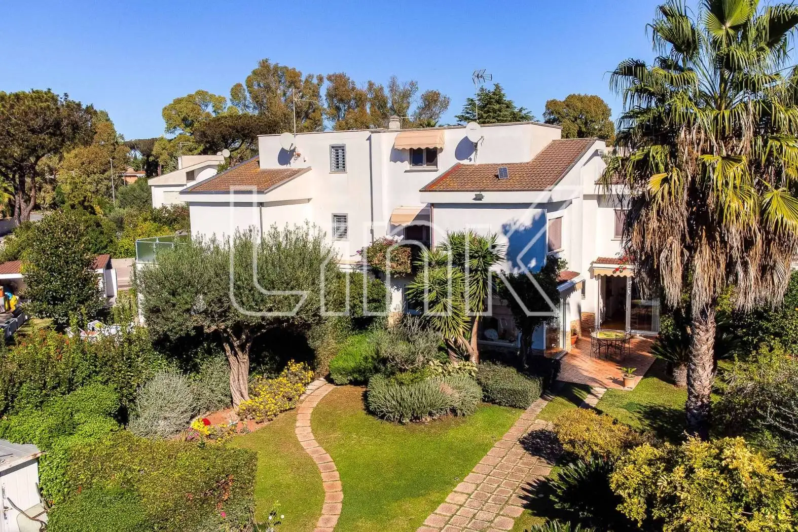 Villa bifamiliare in vendita a Roma