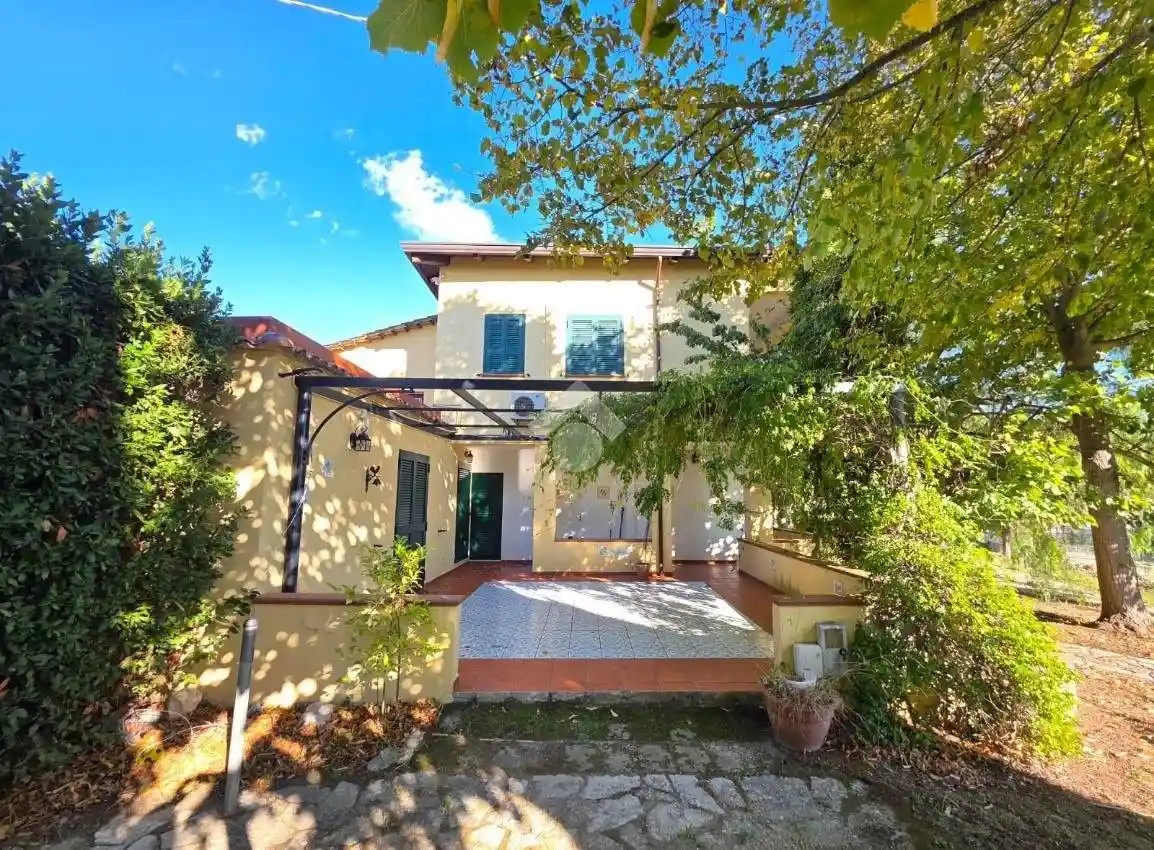 Villa in vendita a Dugenta