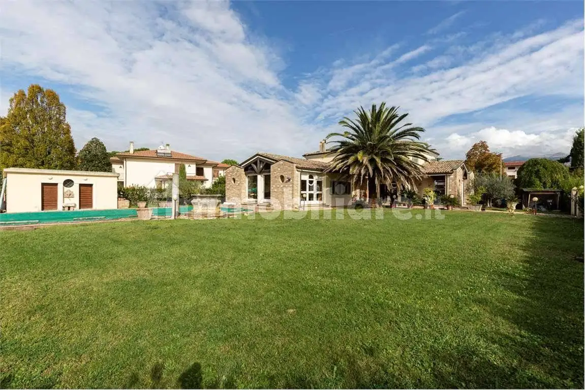 Villa in vendita a Cannara