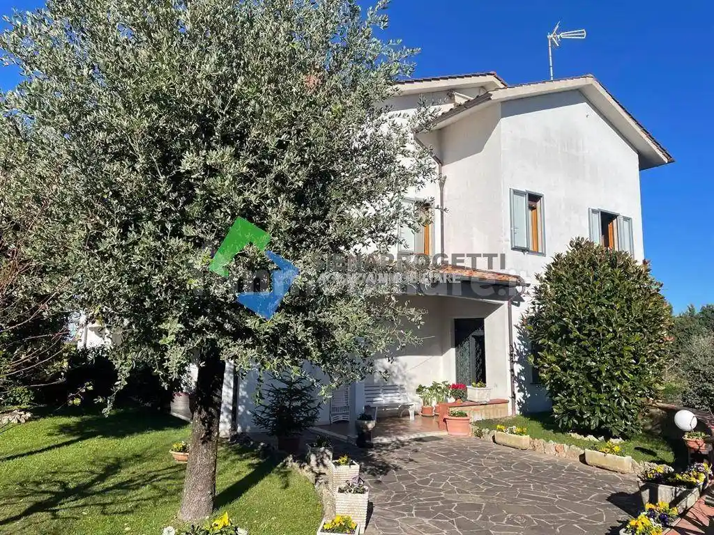 Villa in vendita a Castelnuovo Berardenga