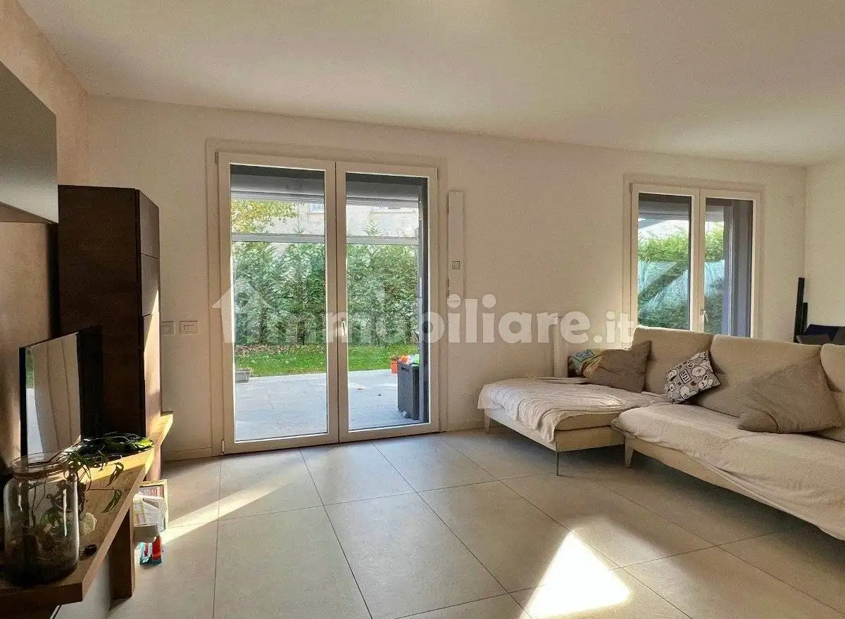 Villa a schiera via Gaetano Donizetti, Centro, Costabissara - foto 3