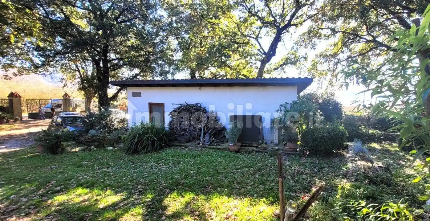 Villa in vendita a Caprarola