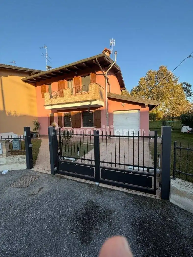 Villa in vendita a Ostiglia